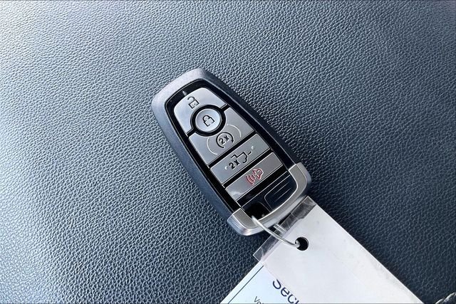 Used 2023 Iconic Silver Metallic Ford Lariat image 9