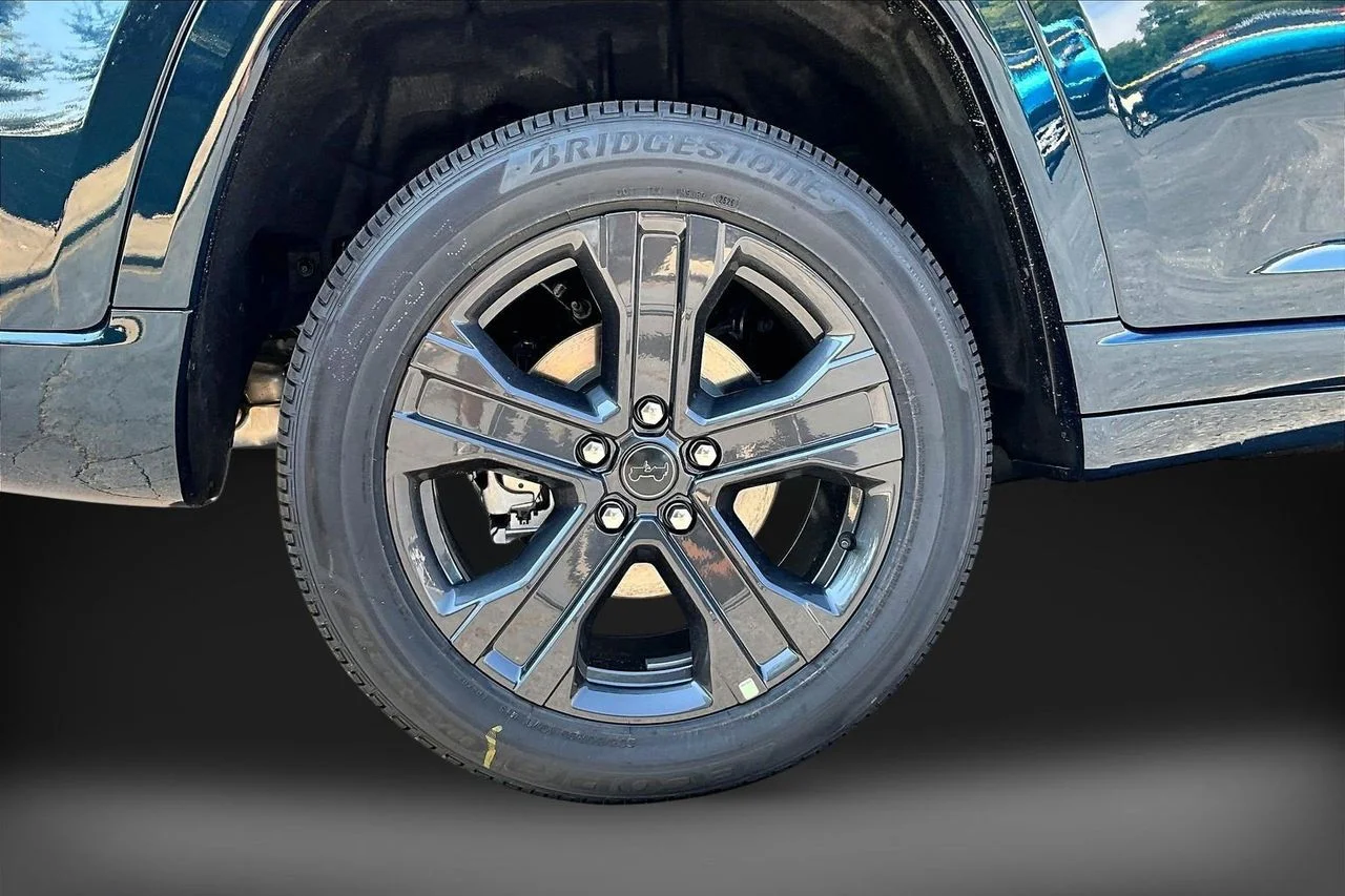 New 2027 Fathom Blue Pearl-Coat Paint Jeep Limited Reserve image 35