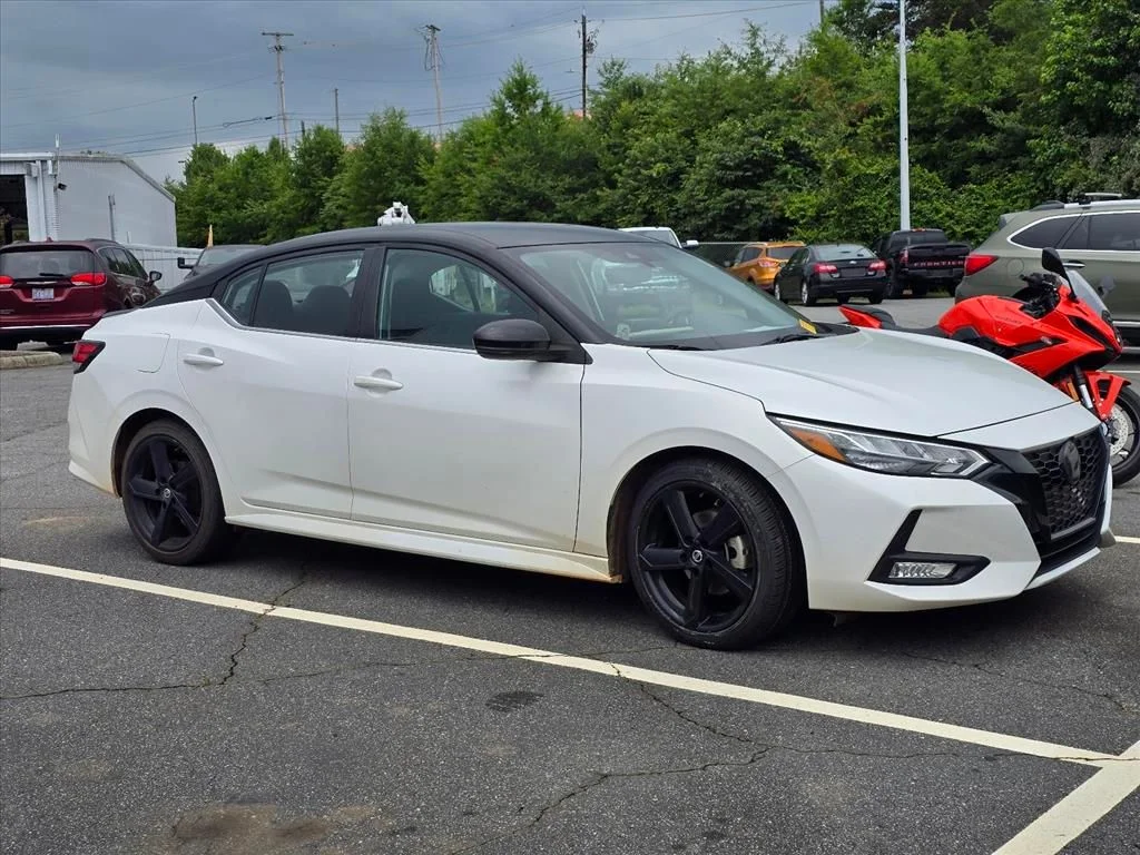 Used 2022 White Nissan SR image 8