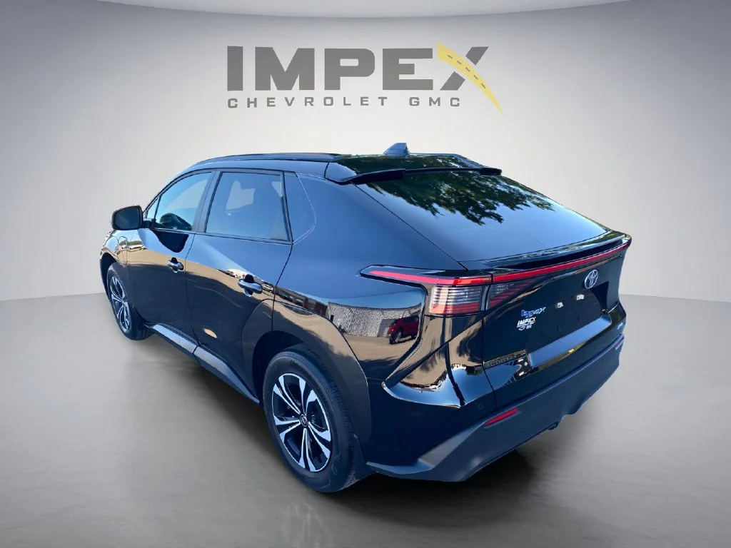 Used 2023 Black Toyota XLE image 3