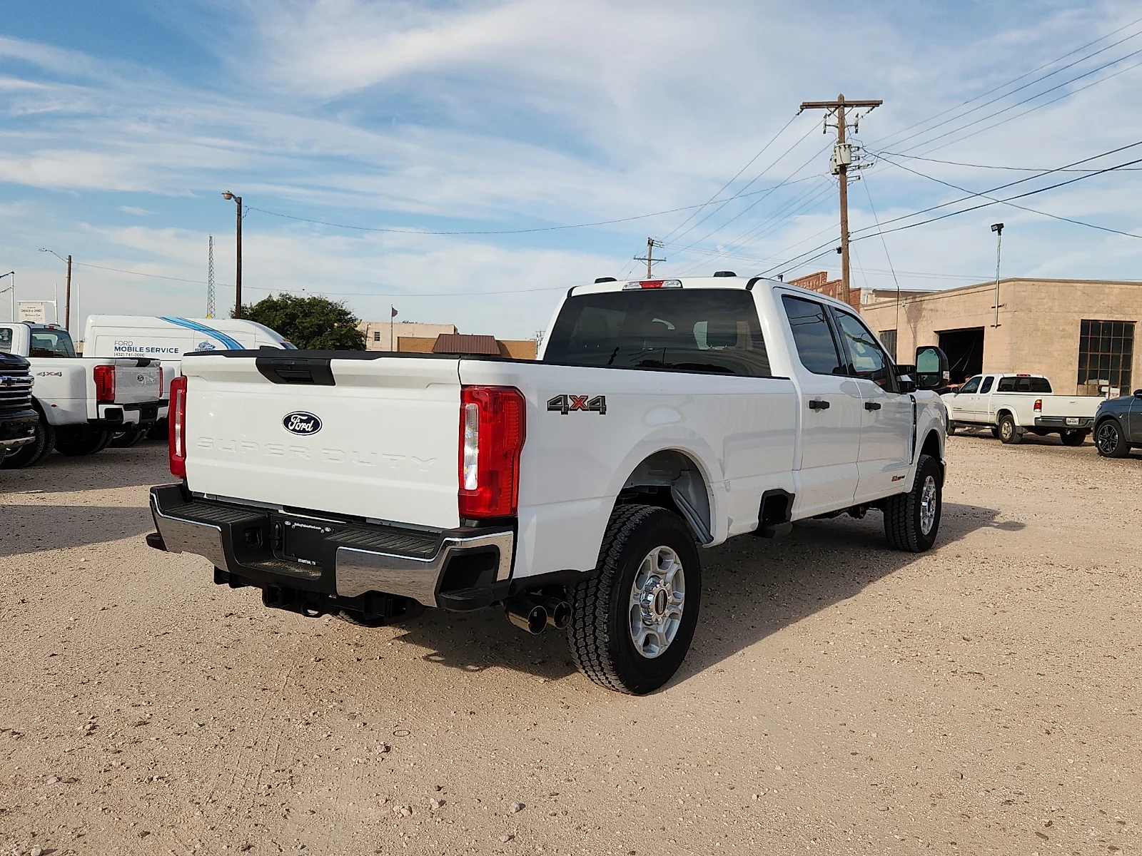 New 2027 Oxford White Ford XLT image 7