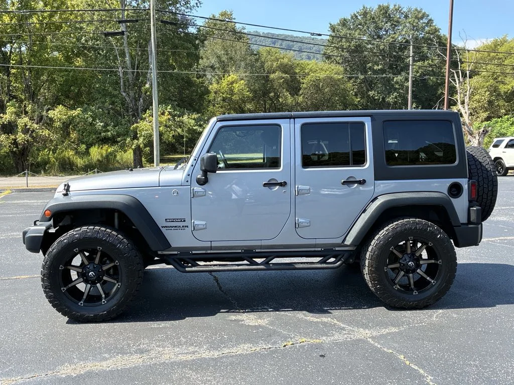 Used 2015 Silver Jeep Unlimited Sport image 10