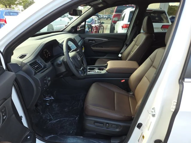 New 2026 Platinum White Pearl Honda RTL image 7
