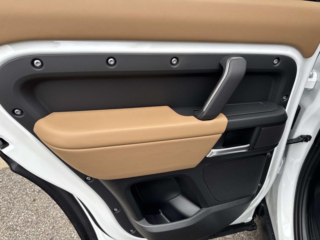 New 2026 Fuji White Land Rover S image 12