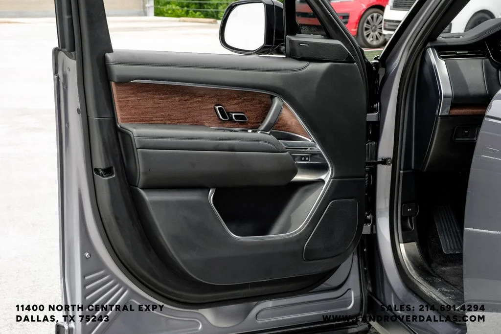 Used 2023 Grey Land Rover SE image 44