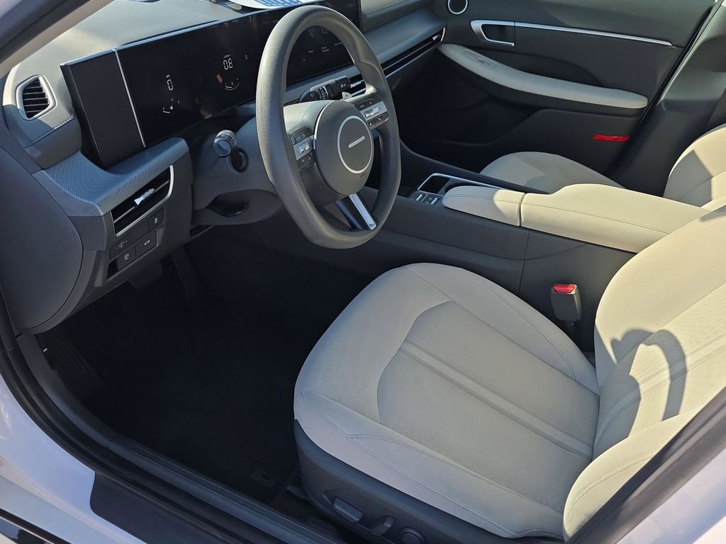 2025 Hyundai Sonata SEL - Photo 10