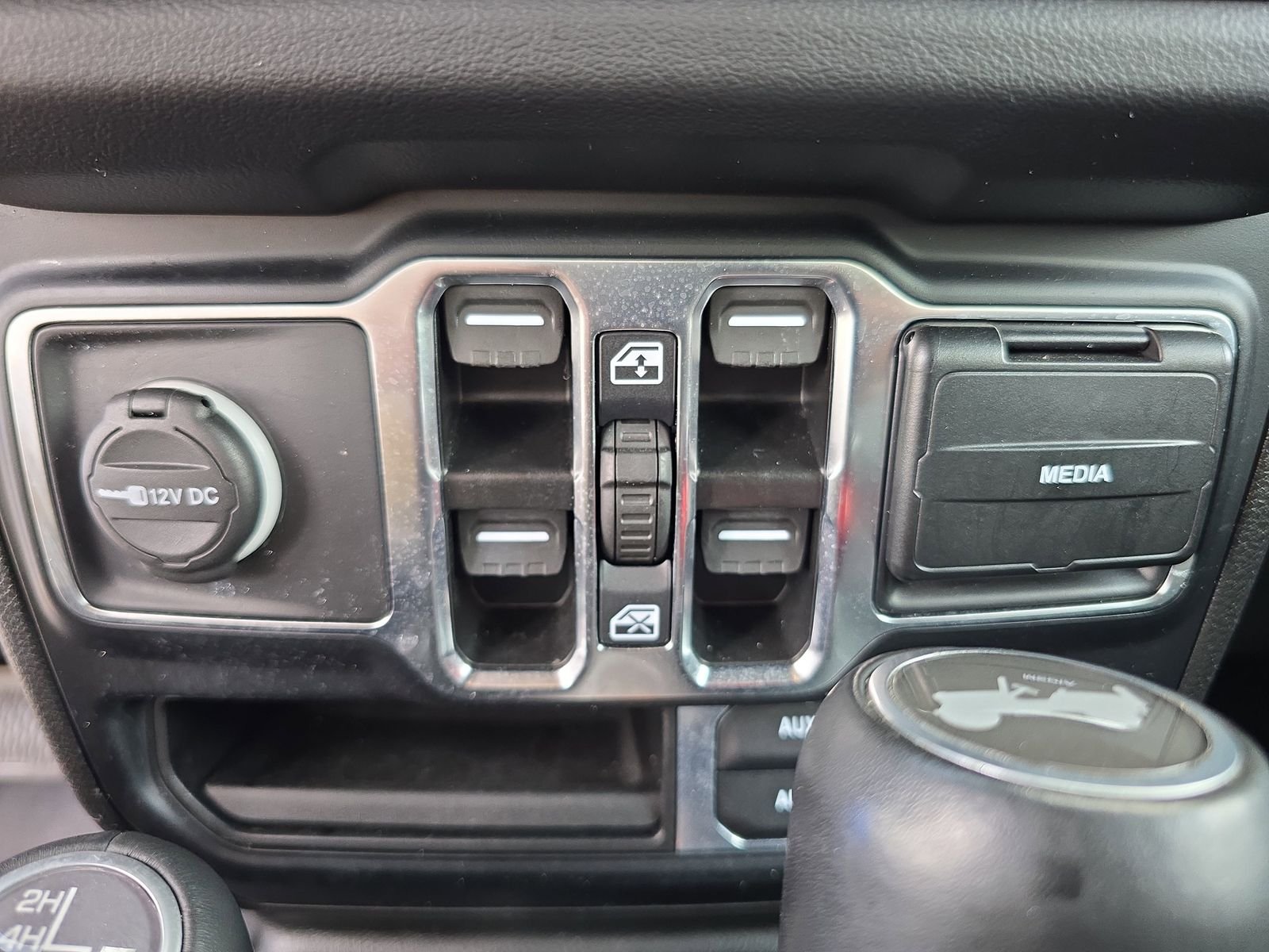 Used 2024 Blue Jeep Sahara image 16