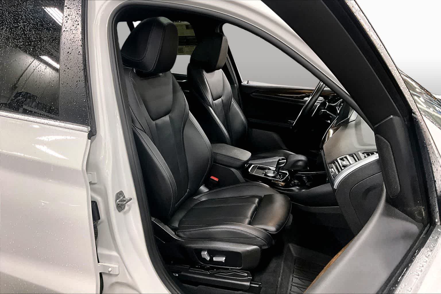 Used 2022 Alpine White BMW xDrive30i image 8