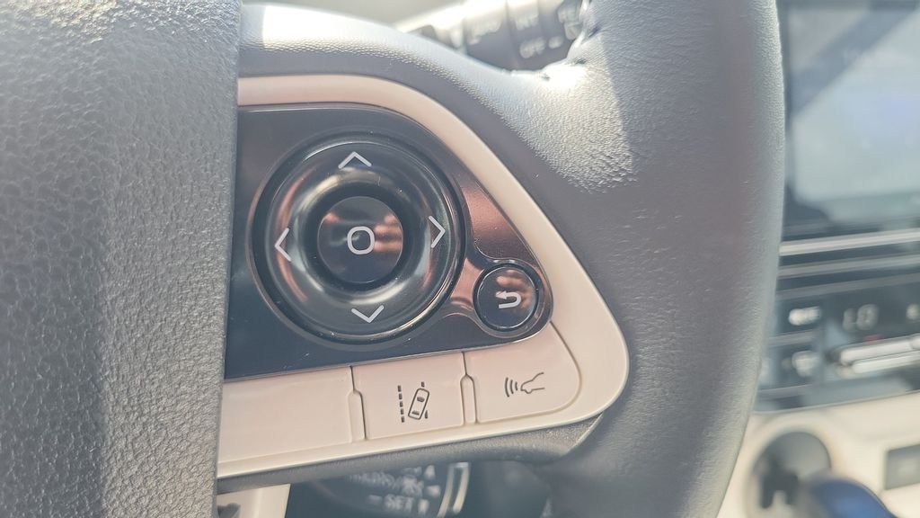 Certified Used 2017 White Toyota Four Touring image 20
