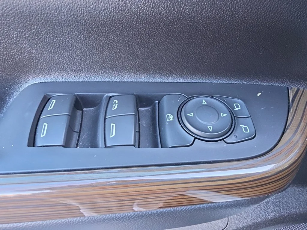 Used 2023 White GMC SLE image 14