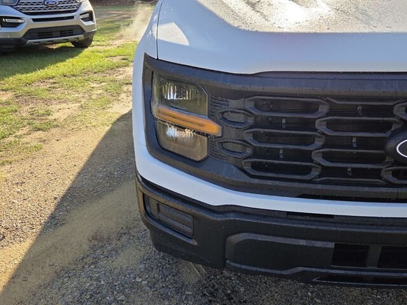 New 2026 Oxford White Ford XL image 17