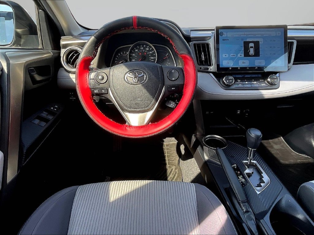 Used 2013 Green Toyota XLE image 10