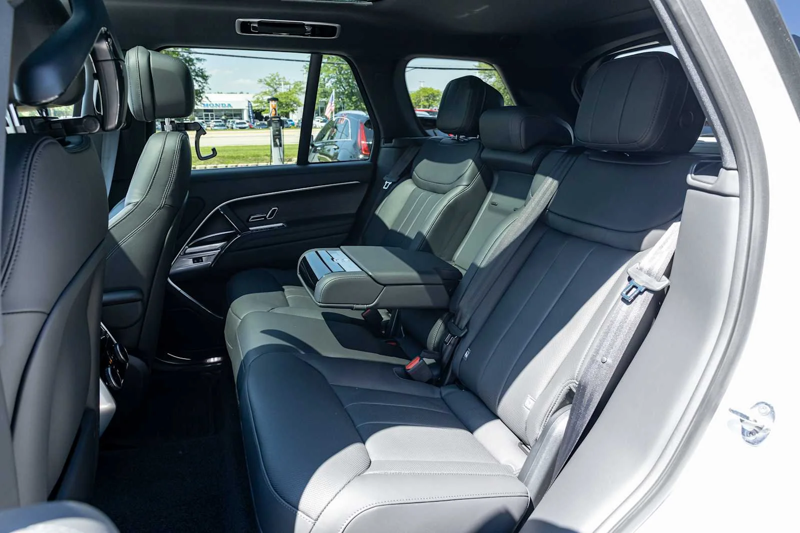 New 2026 Fuji White Land Rover SE image 26