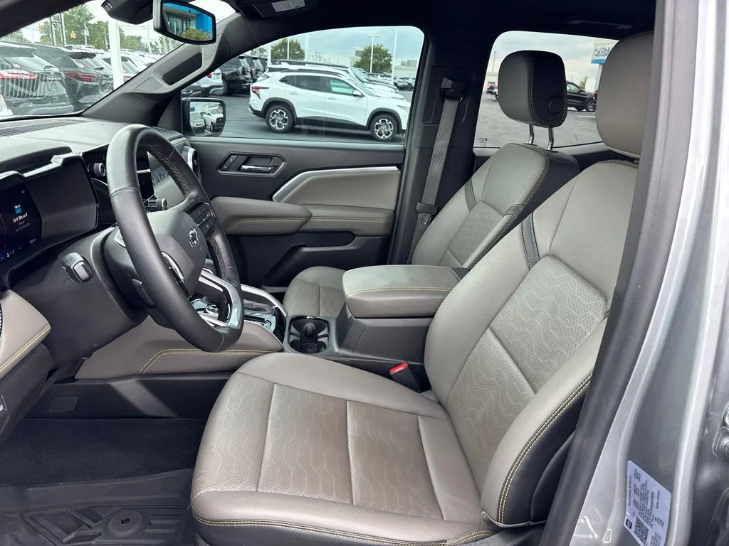 Used 2025 Gray Chevrolet ZR2 image 23