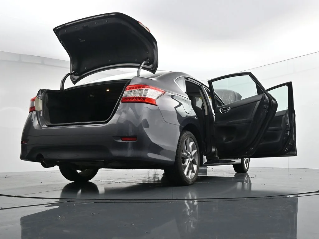Used 2014 Gray Nissan SR image 40
