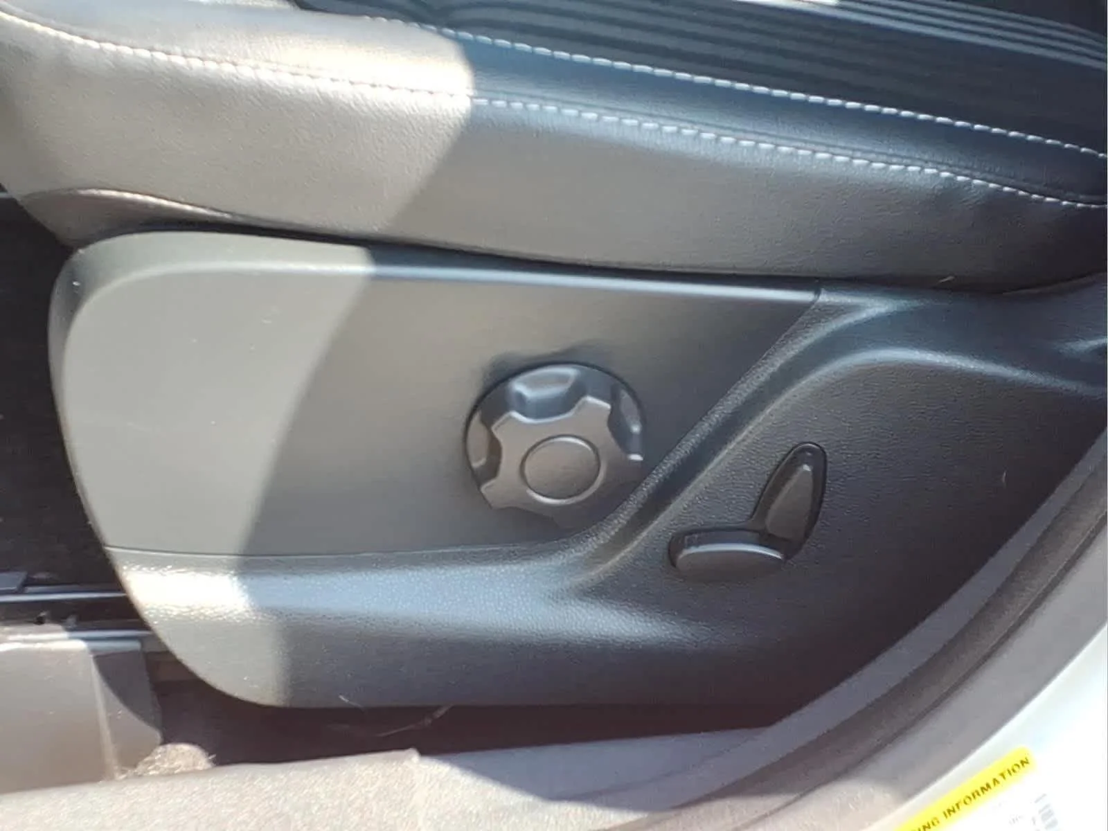 Used 2022 Diamond White Ford SES image 16