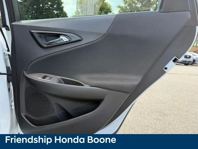 Used 2022 White Chevrolet LT image 23