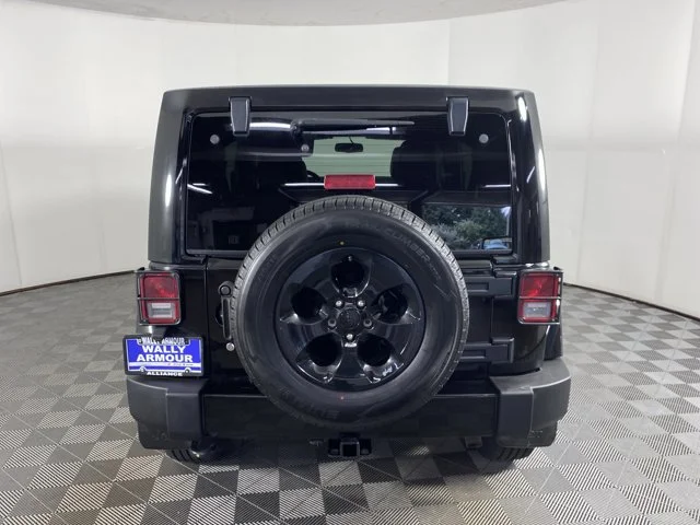 Used 2015 Black Jeep Unlimited Sahara image 7