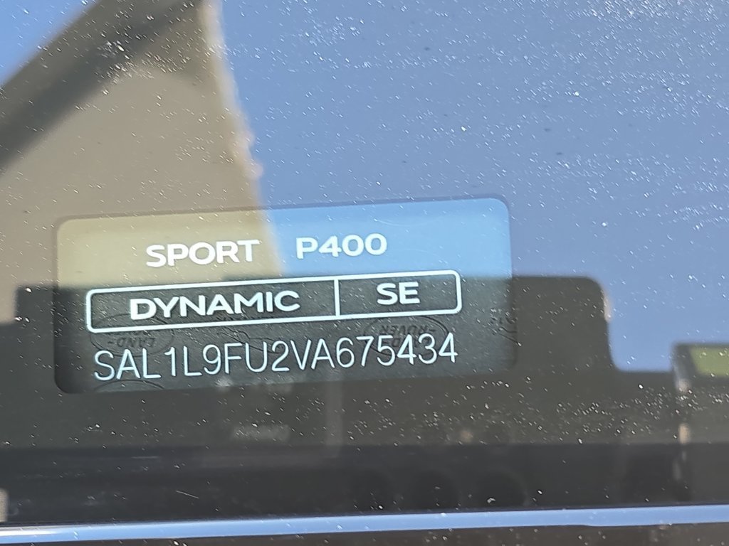 New 2027 Santorini Black LAND ROVER Dynamic SE P400 image 37