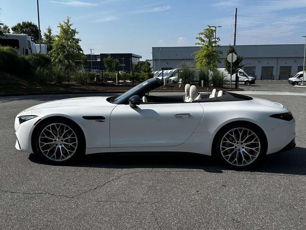 New 2026 MANUFAKTUR Moonlight White Metallic Mercedes-Benz AMG® SL 43 image 38