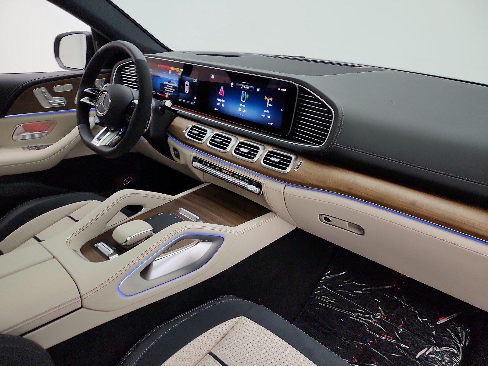 New 2026 MANUFAKTUR Ireland Mid Green Metallic Mercedes-Benz AMG® GLE 53 4MATIC+ Coupe image 14