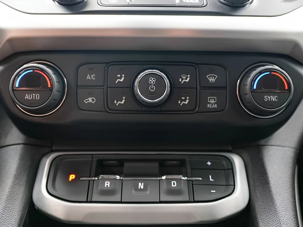 Used 2022 White GMC SLE image 24