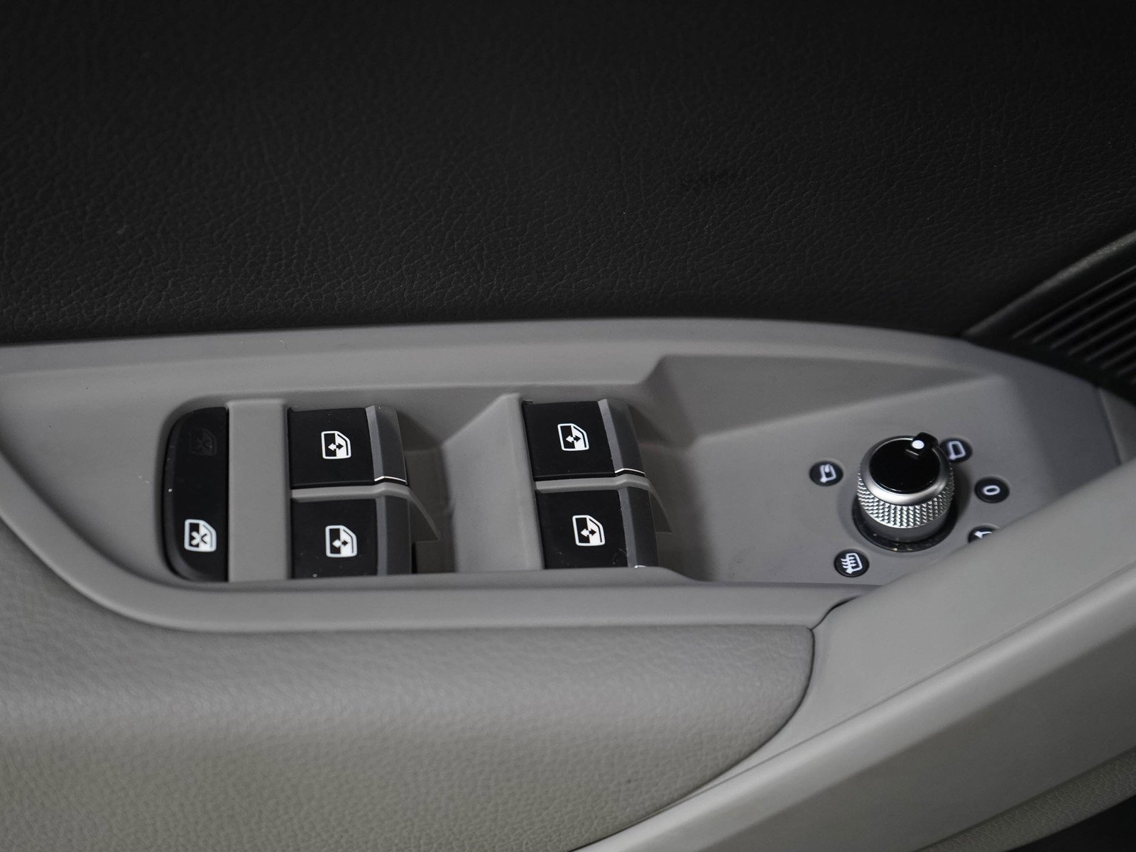 Used 2018 Moonlight Blue Audi quattro image 22