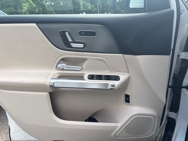 Used 2021  Mercedes-Benz GLB 250 image 20