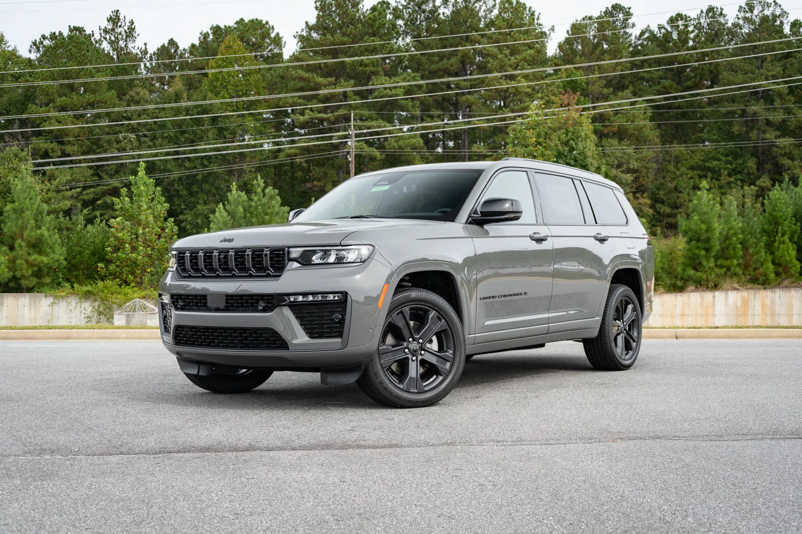 New 2027 Sting-Gray Clear-Coat Paint Jeep Limited Reserve image 1