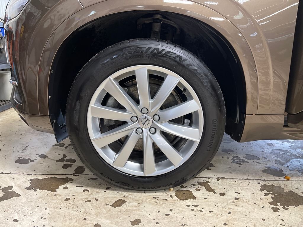 Used 2016 Blue Volvo T6 Momentum image 10