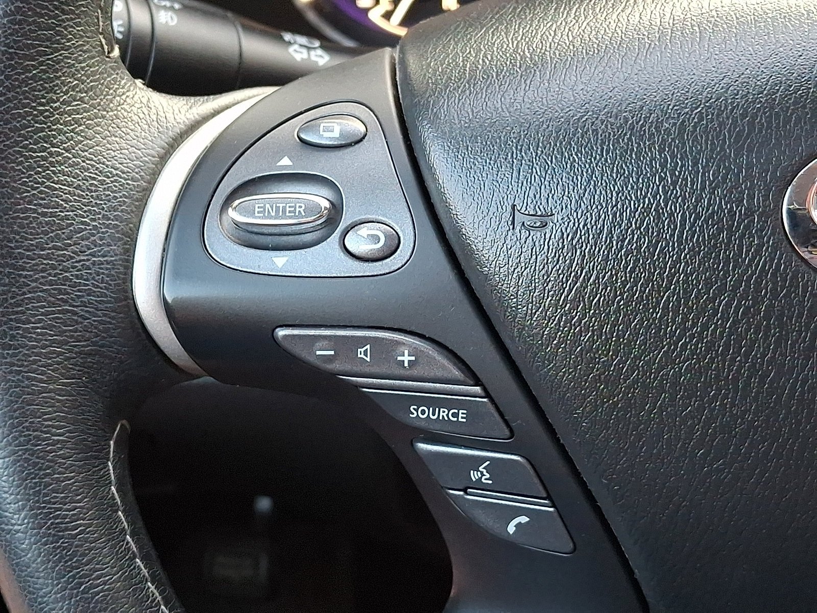 Used 2019 Black Obsidian INFINITI LUXE image 22
