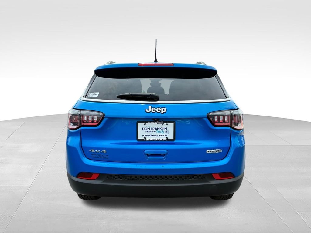 Used 2024 Blue Jeep Latitude image 3