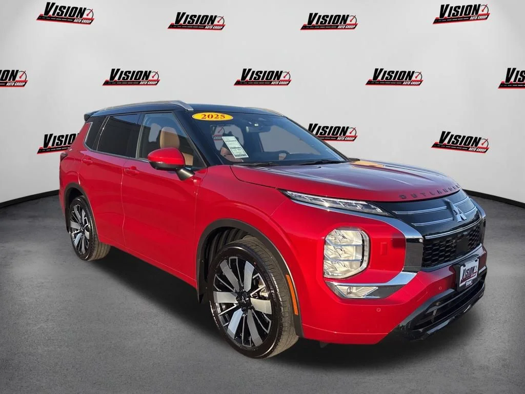 Used 2025  Mitsubishi SEL image 3