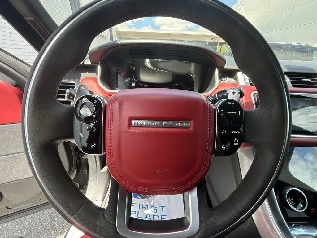 Used 2019  Land Rover HST image 11
