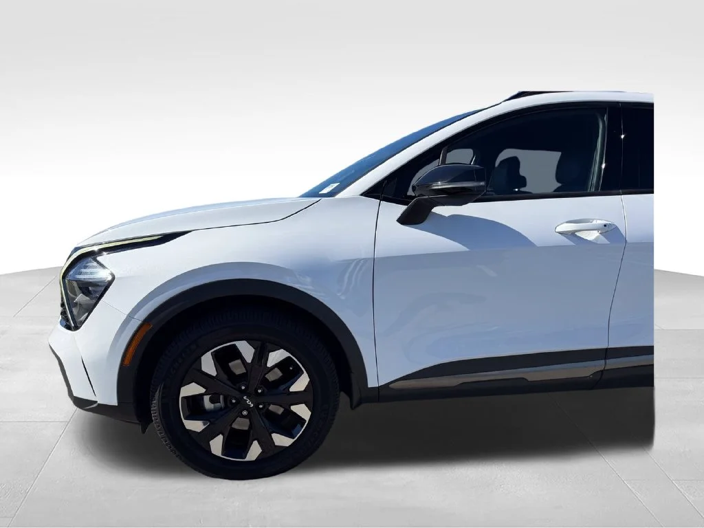 Used 2023 White Kia X-Line image 24