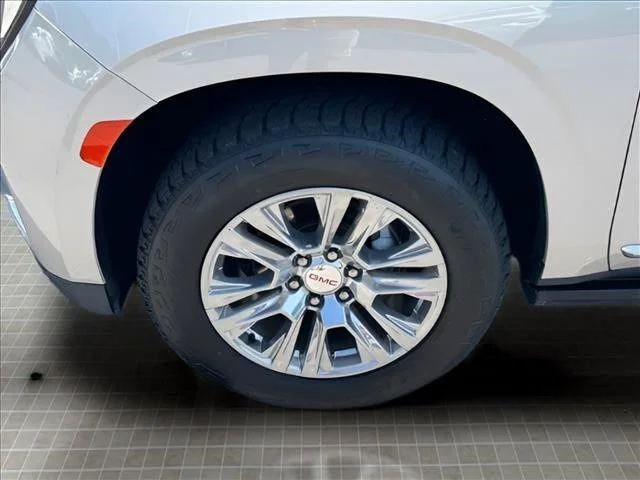 Used 2022 Beige GMC Denali image 16
