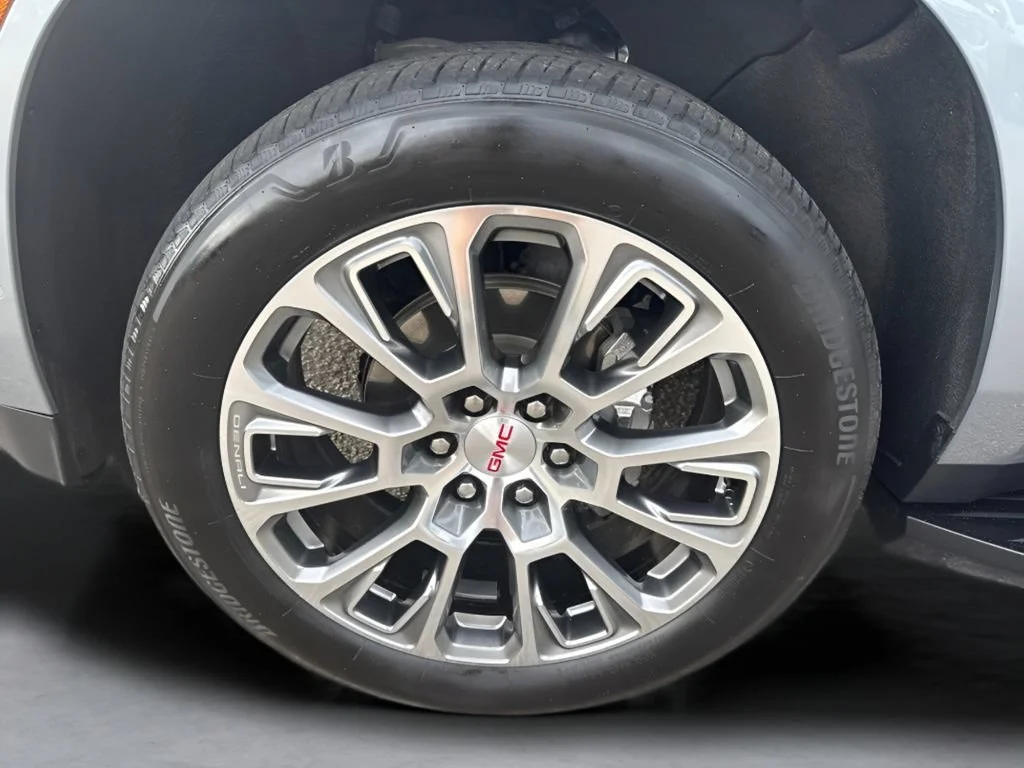 Used 2025 Sterling Metallic GMC Denali image 41