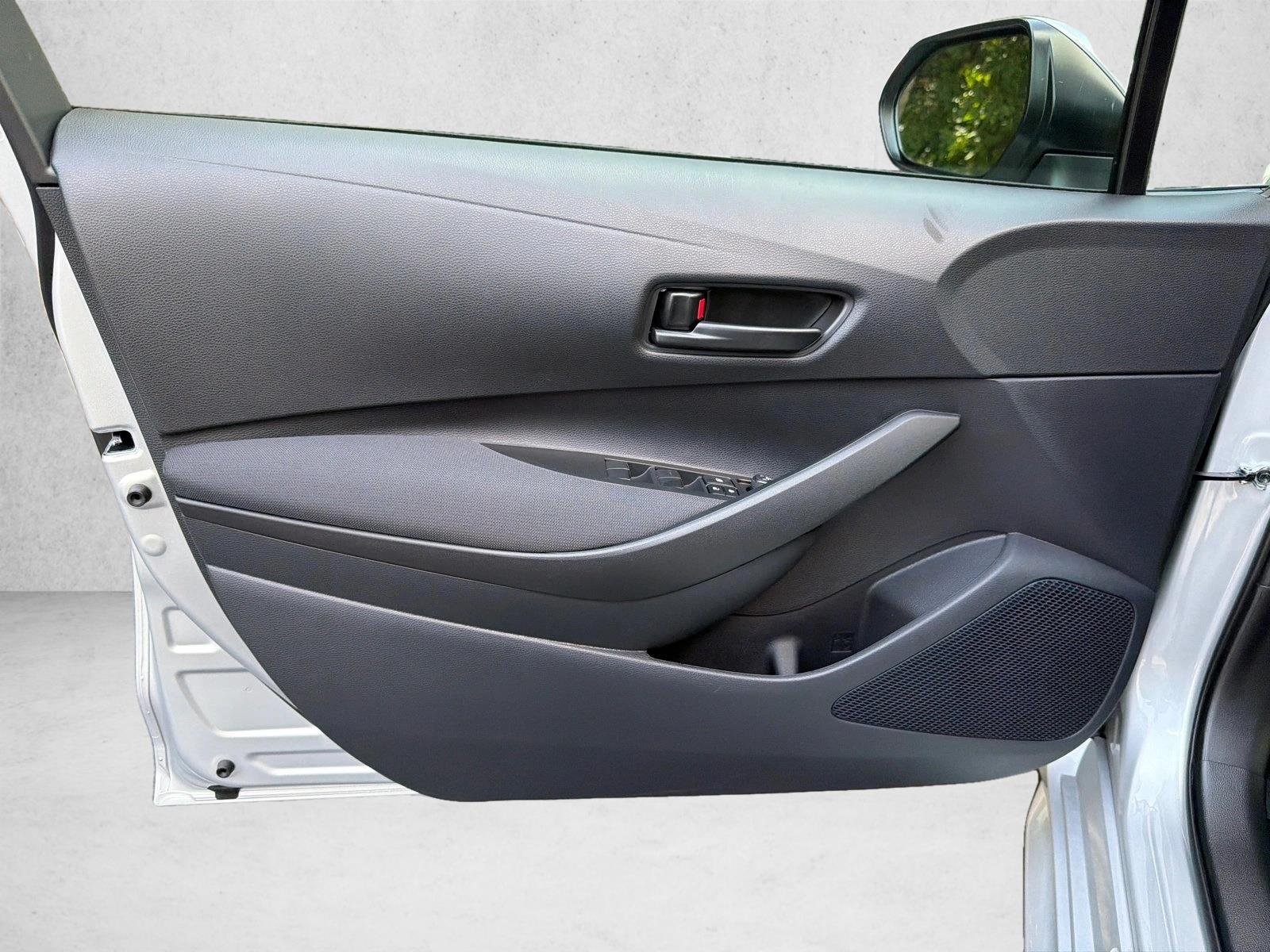 New 2027 Classic Silver Metallic Toyota LE image 10