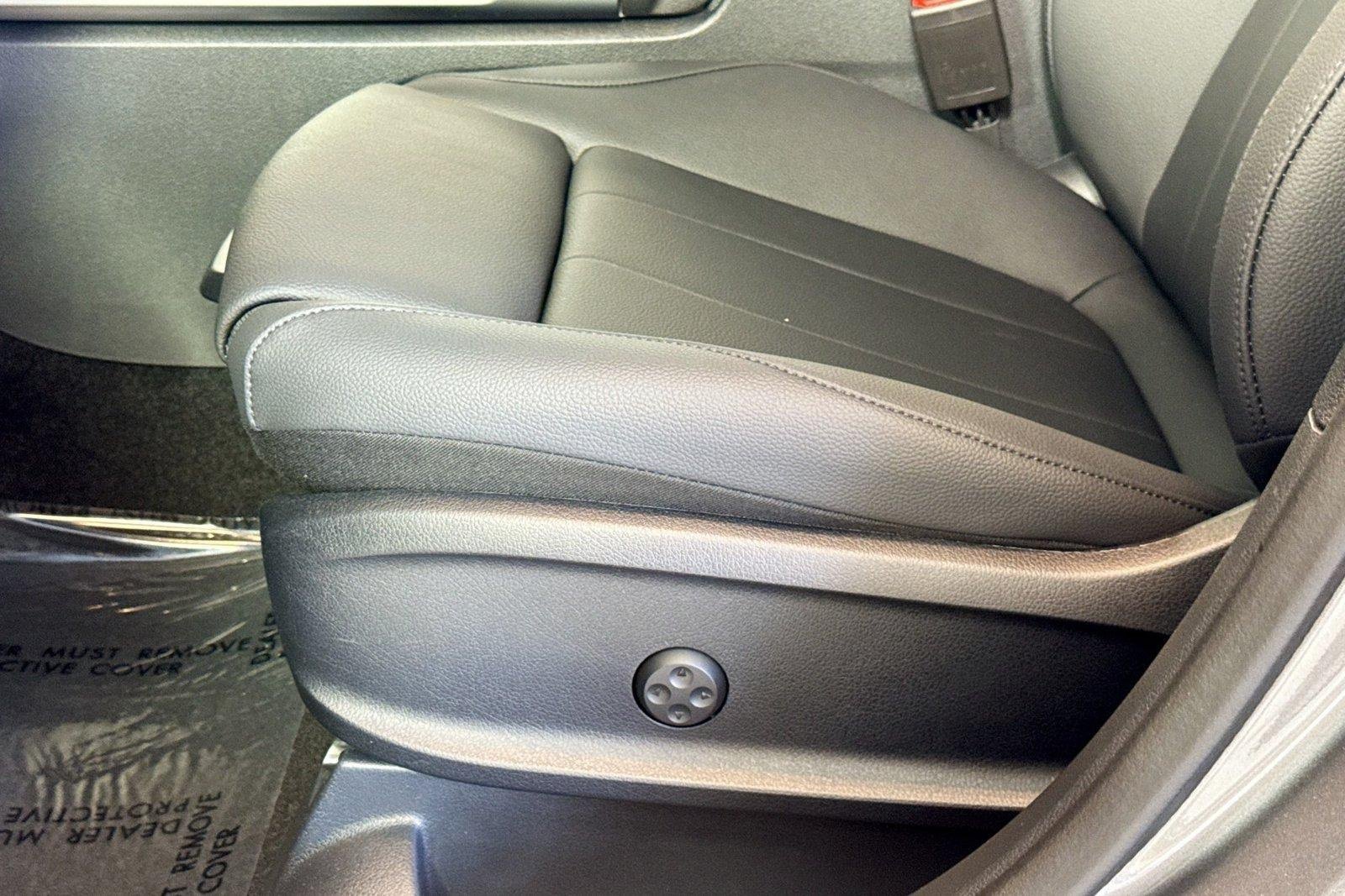 New 2026 Mountain Grey Metallic Mercedes-Benz GLB 250 image 17