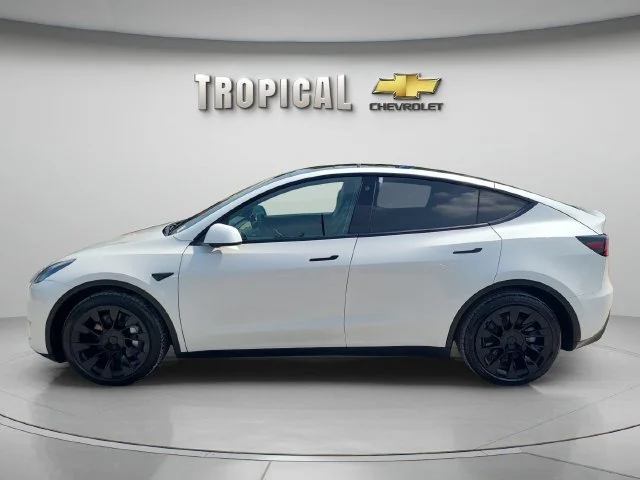 Used 2021 White Tesla Long Range image 2