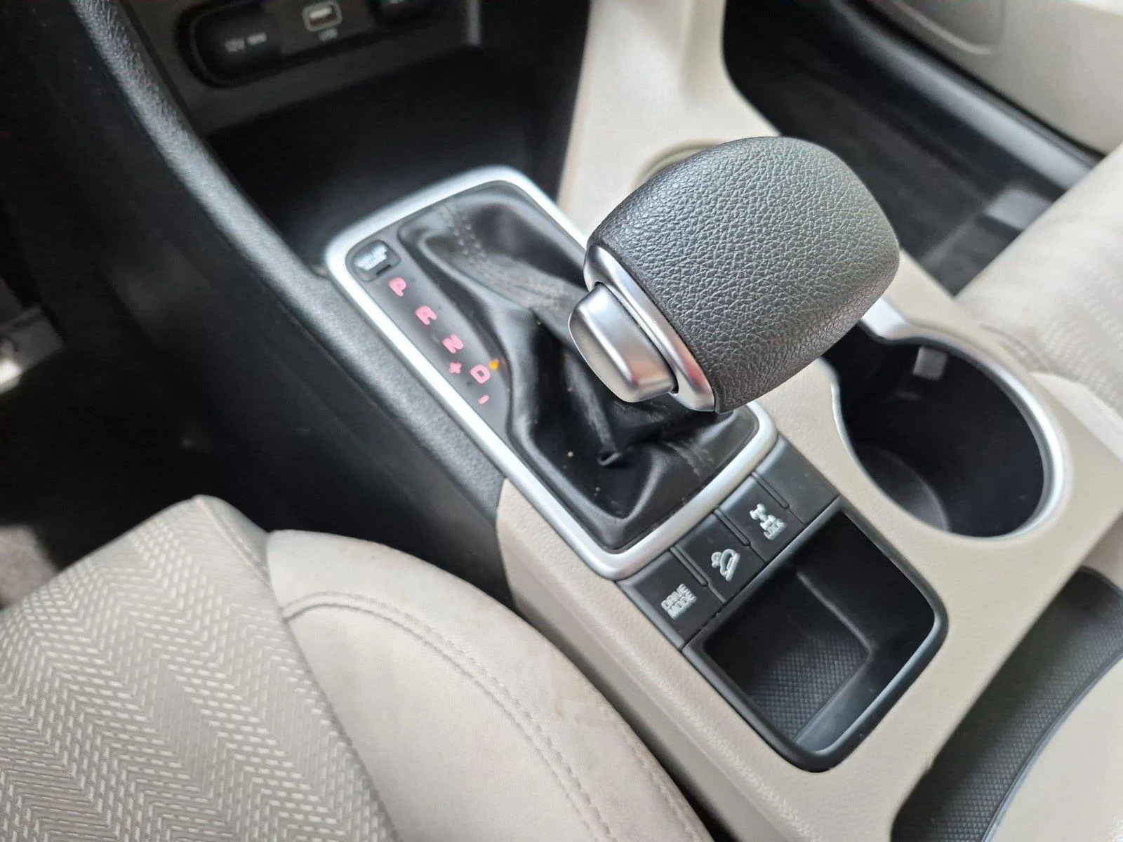 Used 2020 Clear White Kia LX image 28