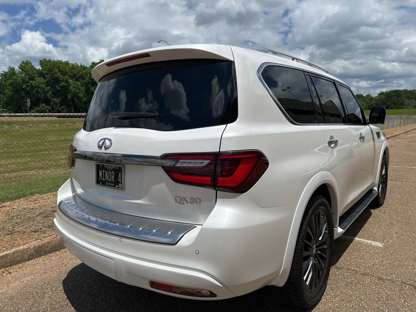 Certified Used 2023 White INFINITI Premium Select image 5