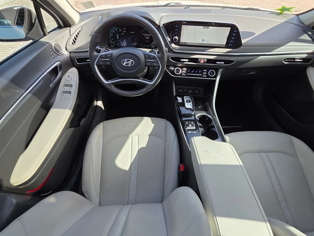 Used 2023 White Hyundai Limited image 6