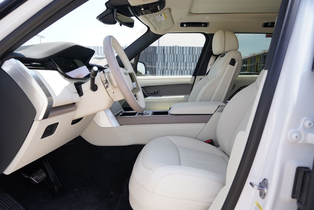 New 2026 Fuji White Land Rover SE image 10