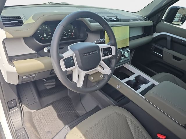Used 2026 White Land Rover X-Dynamic SE image 13