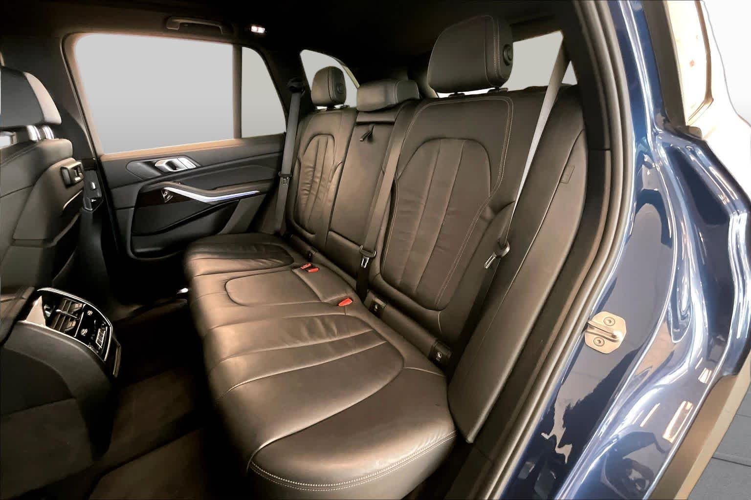 Used 2019 Phytonic Blue Metallic BMW xDrive40i image 19