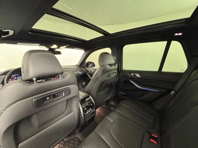 Used 2019 Blue BMW xDrive40i image 16