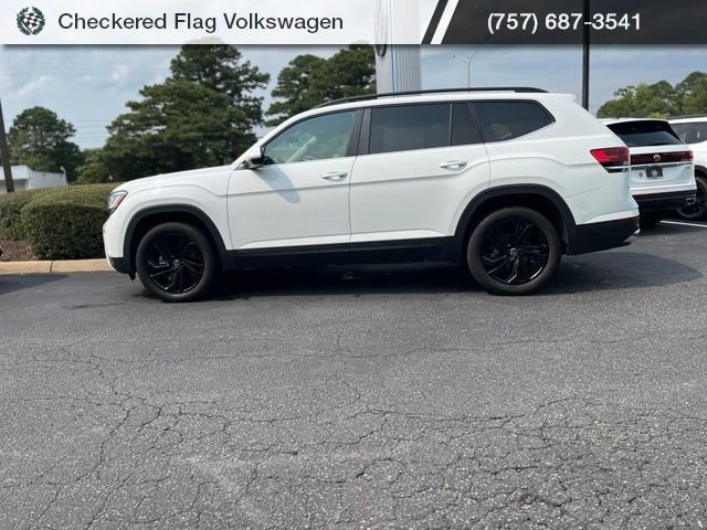 Used 2023 Pure White Volkswagen 3.6L V6 SE w/Technology image 4