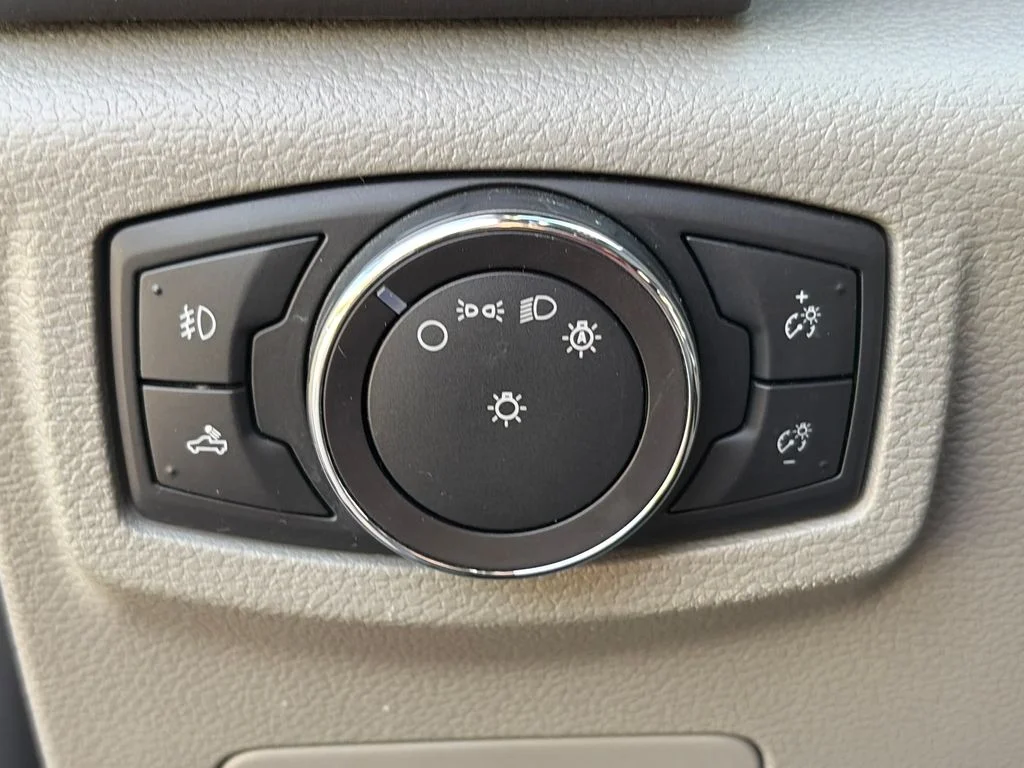 Used 2018 Blue Ford XLT image 34