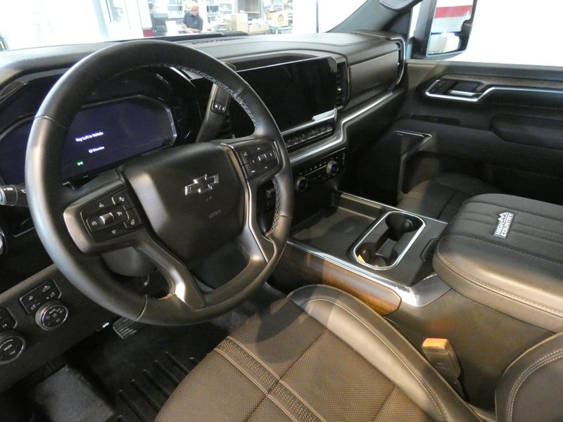 Used 2025 BLACK Chevrolet Crew Cab 159" High Country Dsl image 8